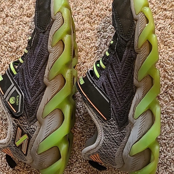 💥3for$12💥 Skechers S-Lights shoes, size 4 - Picture 4 of 7